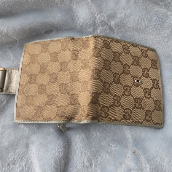 Abbey Gucci Compact Wallet - Picture 4 of 17
